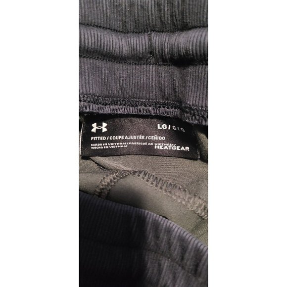 Under Armour Black Fitted HeatGear Size L Men's Training Cargo Shorts EUC - Picture 3 of 4